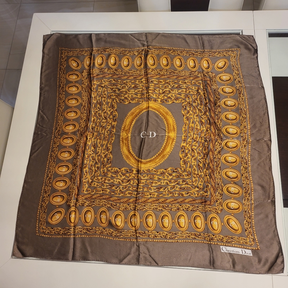 🔥EUC 💯 GORGEOUS CHRISTIAN DIOR CHAIN SILK SCARF - Picture 5 of 10